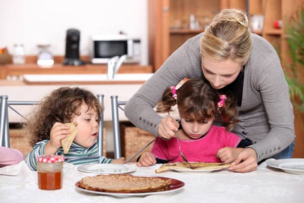 kids-eating-cleaning-their-plates