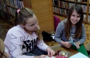 Малки помощници на Баба Марта в Бъта изработиха красиви мартеници