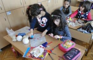 Първокласниците от клуб „Аз съм българче” изработиха кукерски маски