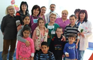 Мартенички за здраве получиха малчуганите от Педиатрията на „Уни Хоспитал“