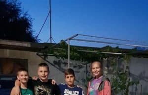 Деца изчистиха квартала си в деня на Съединението