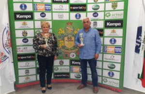 Признание за панагюрските треньори по хандбал Любка Карагьозова и Георги Атанасов