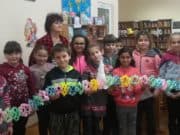 Много знания за българските празници и традиции показаха учениците от ОУ „Отец Паисий“ в село Попинци