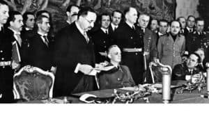 На 13 декември 1941 г. България обявява война на САЩ и Великобритания