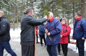 Отец Атанас към асарелци: „Бъдете здрави и успешни, чака ни добра година“