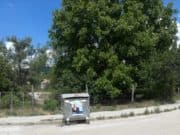 Подадоха сигнал в РИК заради плакат, залепен на контейнери за смет