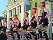 Феерия от цветове, музика и танци белязаха втората вечер на „Пъстър свят”