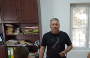 три деца с дарение
