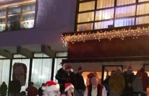 И в село Баня запалиха празничните светлини