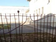 Добро дело: Панагюрска фирма ремонтира училищна ограда