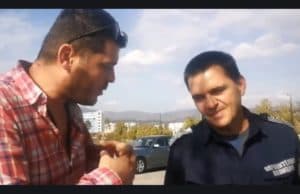 За пример: Полицай чисти боклуци