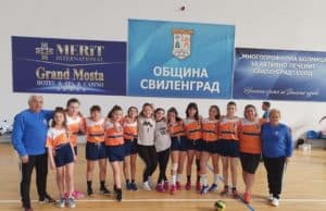 14- годишните ни хандбалистки на с две загуби и една победа нa зоналния турнир в Свиленград