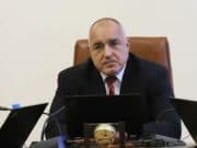 Две напред една назад: Още от днес – само с маска или шал навън