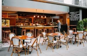 Театри, ресторанти на закрито, барове и спа ще работят от днес