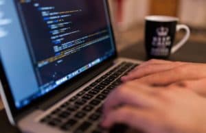 Социалното министерство купува лаптопи и таблети за децата от институциите