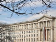 Правителството решава да затвори ли държавата