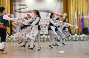 „Пробуждане с хоро“ събра онлайн българи от цялата планета