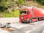 35-годишен панагюрец се блъсна с мотора си в ТИР