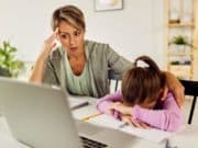 Как ще компенсират родителите в неплатен отпуск заради онлайн обучението на децата