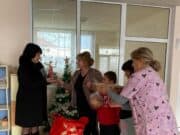 Благотворителна инициатива на ДГ „Пролет“ зарадва възрастните и децата в центровете „Дъга“ и „Зора“