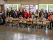 Коледният базар в ОУ „Двайсти април“ събра 1244 лв. за „Българската Коледа“