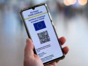 По-старите сертификати с две дози ще важат само за България