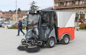 Община Панагюрище закупи нов многофункционален метачен автомобил