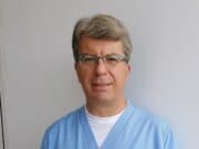 Д-р Цветолюб Митев консултира пациенти в МЦ „Панагюрище“