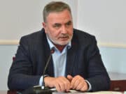 Задължителното носене на маски на определени места може да отпадне през лятото