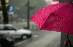 Проливен дъжд с гръмотевици и градушки в Пазарджишко и още 11 области