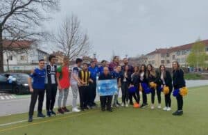 Aбитуриенти поканиха класния си на финален „мач“ (СНИМКИ и ВИДЕО)