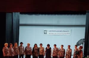 Групата за стари градски песни при читалището в Бъта с грамота от фестивала в Сопот