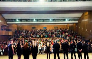 Стотици почитатели на Лили Иванова я аплодираха в Панагюрище – последната спирка от турнето й