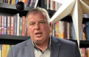 Доц. д-р Стоян Лазаров е съавтор в учебника „Въведение в Морската биология“