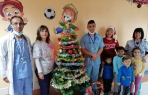 Лакомства и плодове получиха най-малките пациенти на Отделението по педиатрия