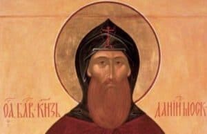 Даниел и Даниела черпят за имен ден, майките месят малки питки за децата си