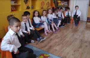 Децата от ДГ „Мечо Пух“ в Оборище с тържество, посветено на майките