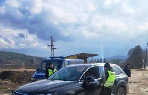 Хванаха мъж, чупил пейки в района на еко пътека край Панагюрище