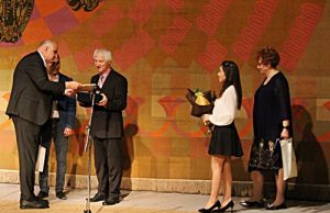 Димитър Бечев получи националната награда за литературна критика на името на Нешо Бончев