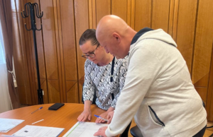 13 възрастни хора в риск от общината получиха специализирани устройства за отдалечено наблюдение състоянието им