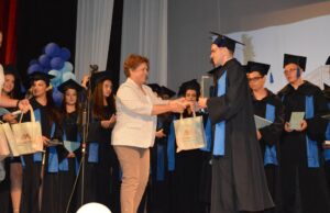 17 зрелостници от дуалното обучение получиха покана за работа в „Асарел-Медет”