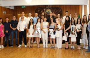 Отличието „Златен ключ” получиха 29 зрелостници от Випуск 2024(СНИМКИ)