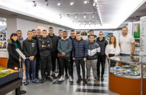 Нови 13 ученици прекрачиха прага на „Асарел“ по програмата за дуално обучение Ученици
