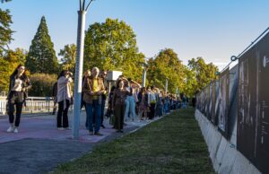 В Панагюрище гостува изложбата „10 години ФотоФабрика“ по случай 79 години от рождението на проф. д-р Лъчезар Цоцорков 10 години ФотоФабрика