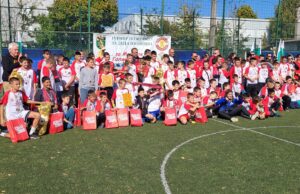 Момчетата от ПГИТМТ вдигнаха купата в турнира „За малките и голямата игра“ Турнир За малките и голямата игра