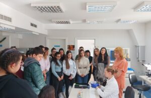 Ученици от Профилираната математическа гимназия в Пазарджик посетиха МБАЛ „Уни Хоспитал“