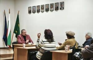 В оживен диалог премина традиционната среща на кмета Желязко Гагов с възрастните хора