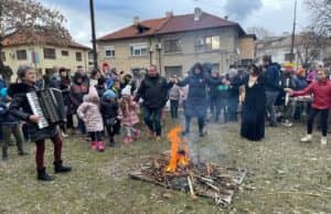На Сирни заговезни в община Панагюрище: Огньове и кукери гониха злите духове