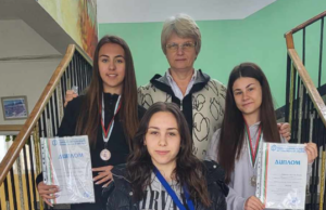 Ученици с най-високи постижения през учебната година получиха днес своите сертификати и дипломи