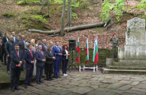 Годишнината от Априлското въстание събра стотици в местността Оборище